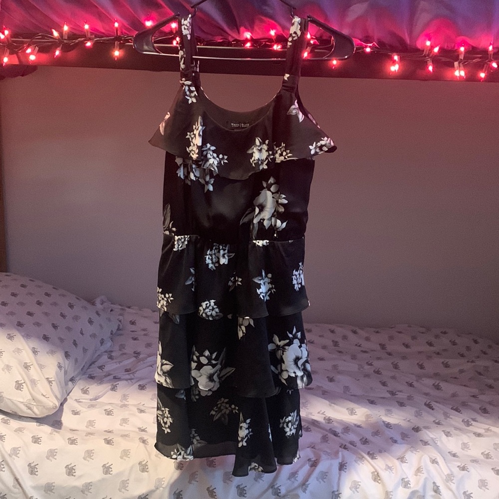 WHITE HOUSE BLACK MARKET DRESS - SIZE 0!